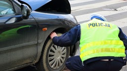 wypadek w trasie. jak zapewnić wsparcie finansowe dla kierowcy i pasażerów