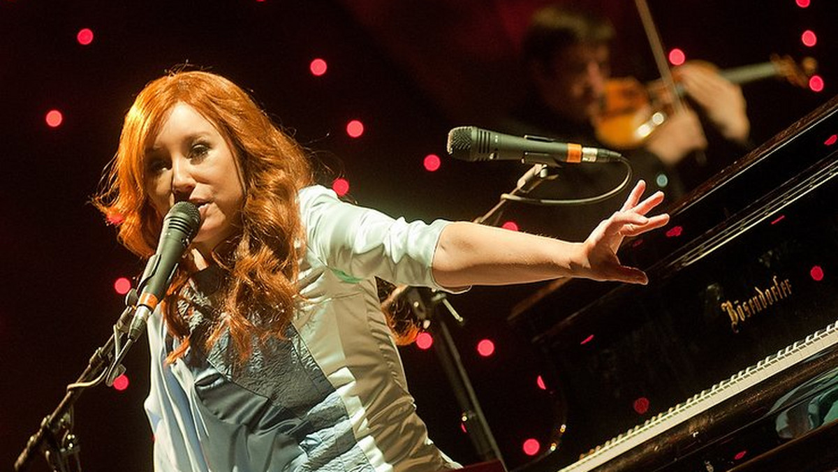 Tori Amos kolejną ogłoszoną gwiazdą Primavera Sound 2015. Festival odbędzie się w dniach 27 - 30 maja w Barcelonie w Hiszpanii. Do tej pory organizatorzy poinformowali, że na Primavera Sound 2015 wystąpią m.in. The Strokes, Interpol, The Black Keys, Damien Rice, Belle and Sebastian, Patti Smith, Jose Gonzalez, Brand New i Underworld. Jednym z artystów festiwalu miał być Eels, koncert muzyka nie odbędzie się.