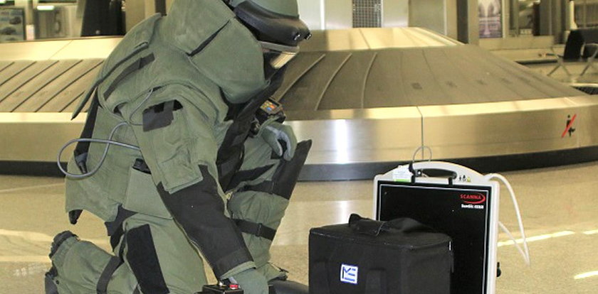 41-letnia Polka zażartowała na lotnisku, że w bagażu ma bombę. Strażnikom nie było do śmiechu