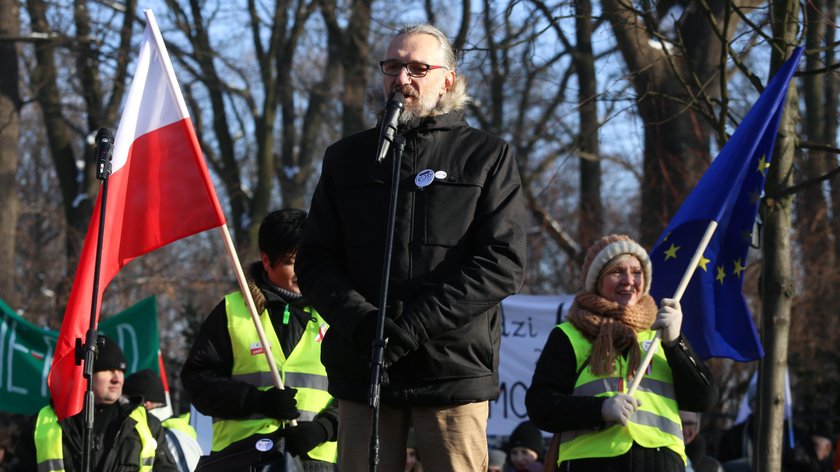 KOD wykiwa PiS. „Sprytny” Kijowski poprotestuje zagranicą