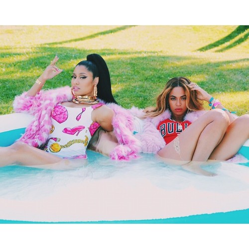 Nicki Minaj i Beyoncé są gorące... w strojach kąpielowych i nowym klipie