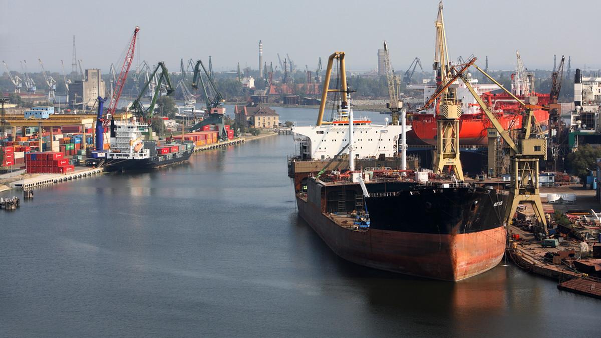 63 statki pasażerskie z ponad 31 tysiącami turystów na pokładach, zawinęły w tym roku do gdańskiego portu. To rekord: w poprzednich latach do Gdańska docierało ok. 30 takich jednostek. Port zamierza rozbudowywać infrastrukturę służącą obsłudze ruchu pasażerskiego.