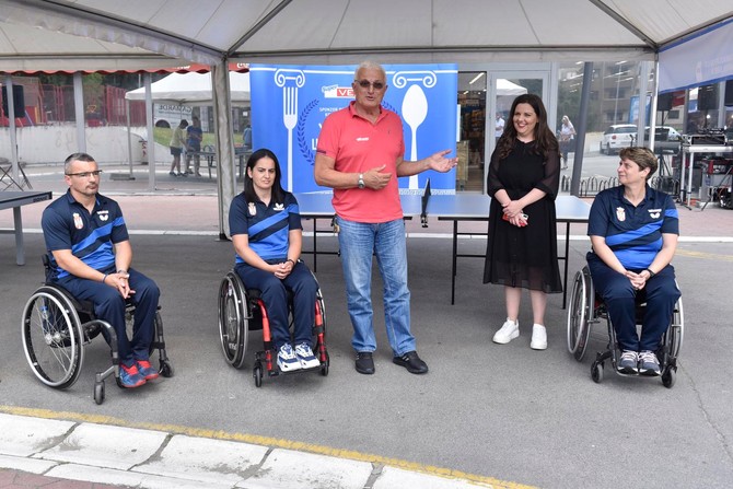 Malo je reći da su svi koji su se tog dana zatekli u Super Veru bili oduševljeni prilikom da porazgovaraju sa velikim sportskim zvezdama i požele im sreću pred put u Tokio