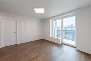 Jak rozliczyć w VAT i podatkach dochodowych najem mieszkania dla pracownika udokumentowany fakturą