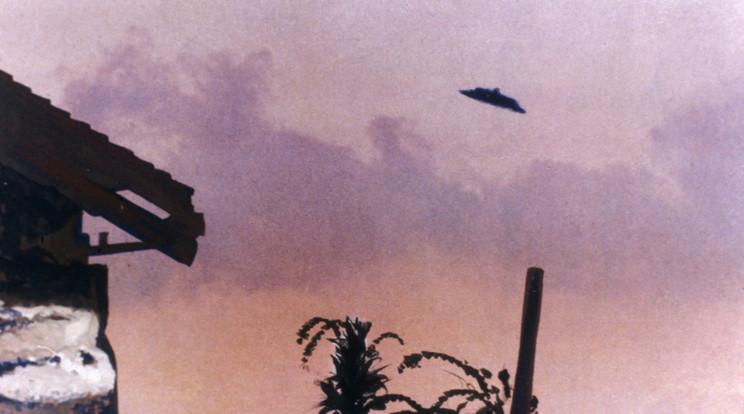 1950 május 11 Az UFO-t McMinnville-ben (Oregon, USA) fényképeztékEgy UFO, amelyet Mrs. Paul Trent fényképezett, aki férjével látta az Egyesült Államokban, az Oregon állambeli McMinnville-ben. Korábban gyakran láttak UFO-kat a térségben / Fotó: Profimedia
