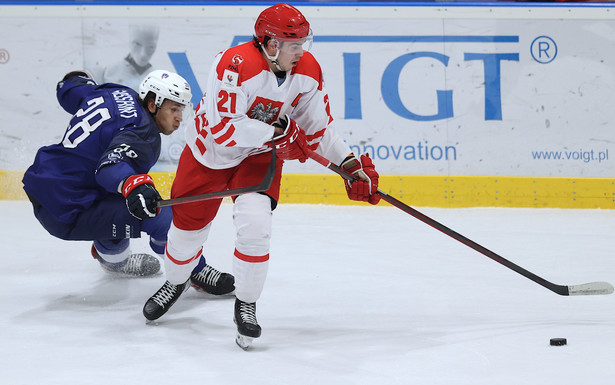 Alan Łyszczarczyk (P) i Axwl Prissaint (L) z Francji w meczu obu reprezentacji podczas turnieju EIHC Christmas Cup rozgrywanego w Bytomiu