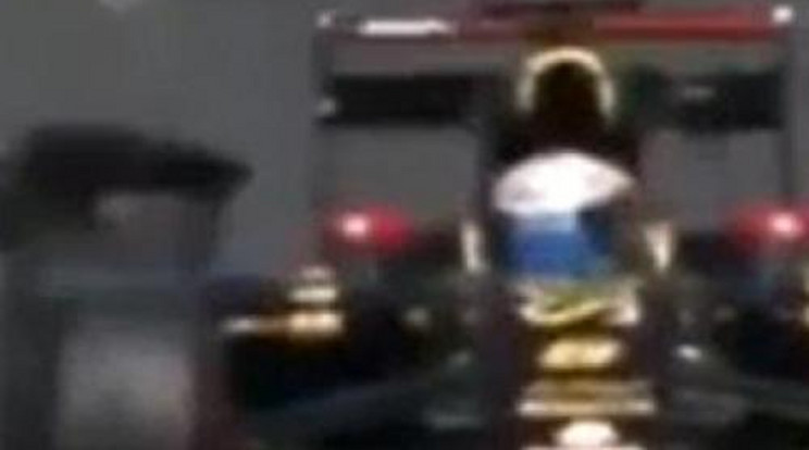 Szétrobbant az F1-es Lotus hátulja az edzésen - Videó!