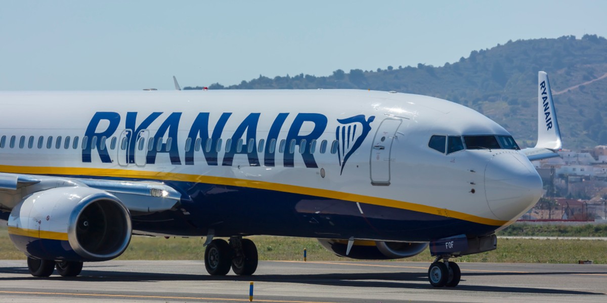 Ryanair to największa tania linia lotnicza w Europie. Wprowadza loty łączone przez Brukselę-Charleroi, które będą się odbywać na jednym bilecie.