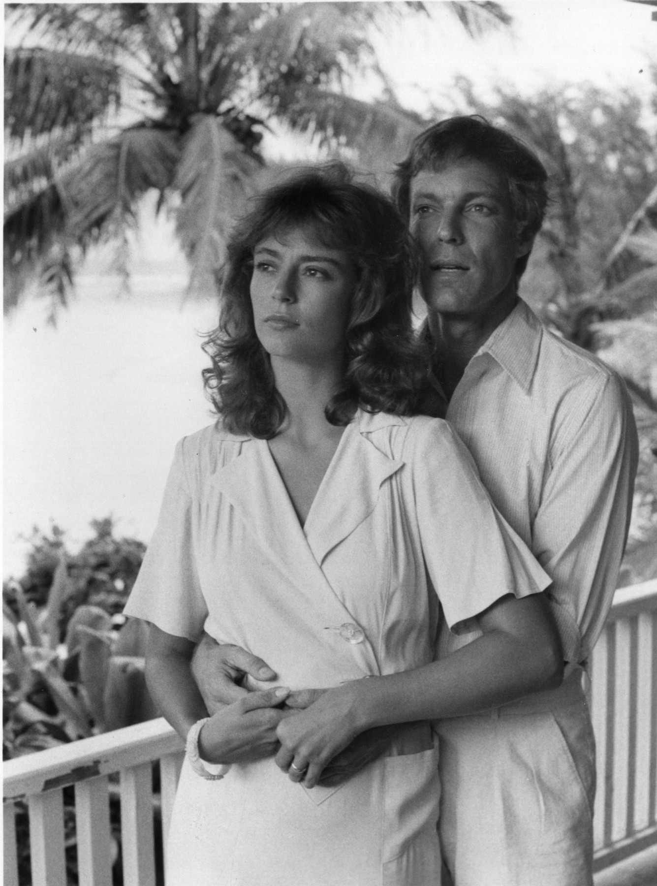 Rachel Ward a Richard Chamberlain v seriáli Vtáky v tŕní. 