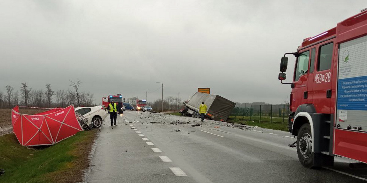 Tragiczny wypadek pod Grójcem. Nie żyje jedna osoba.