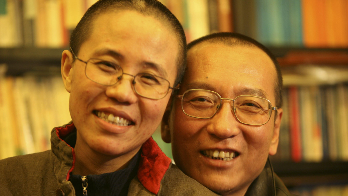Żona chińskiego dysydenta Liu Xiaobo, który w piątek otrzymał Pokojową Nagrodę Nobla, powiedziała, że jest "bardzo zadowolona" z wyróżnienia. Po raz kolejny Liu Xia wezwała władze Chin do uwolnienia męża.