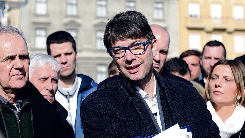 Treba da proširimo front, da razgovaramo sa strankama koje su za bojkot, ali ne i sa onima koji su izdali tu ideju, kaže Nikola Jovanović, potpredsednik NS