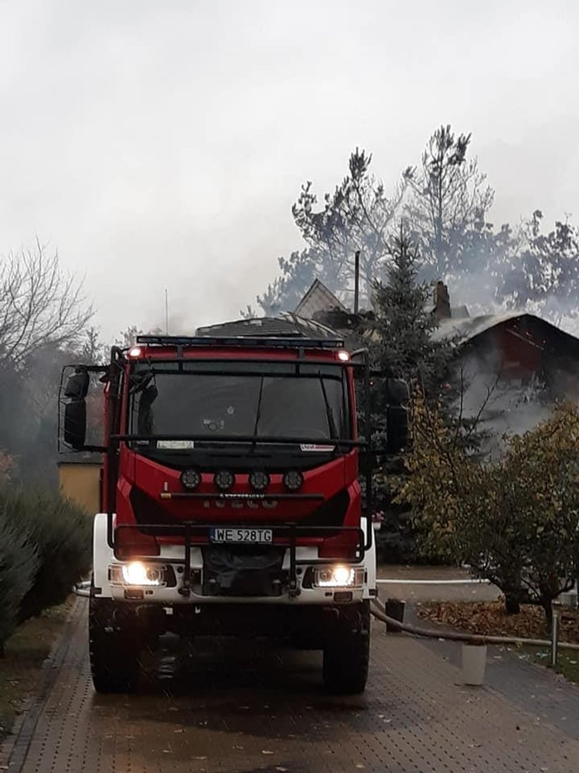 Potężny pożar pod Warszawą. Zginęły dwie osoby. W domu wybuchł gaz?