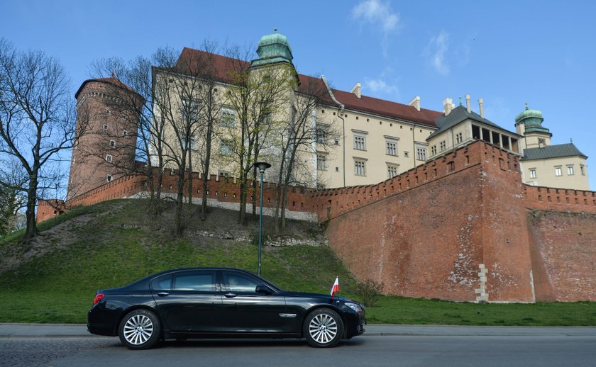 Sąd: Politycy PiS podczas wizyty n Wawelu nie złamali prawa. Zakaz zgromadzeń jest niekonstytucyjny