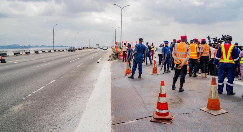 FG continues rehabilitation of Third Mainland Bridge Thursday [Twitter/@BoluAdeosun
