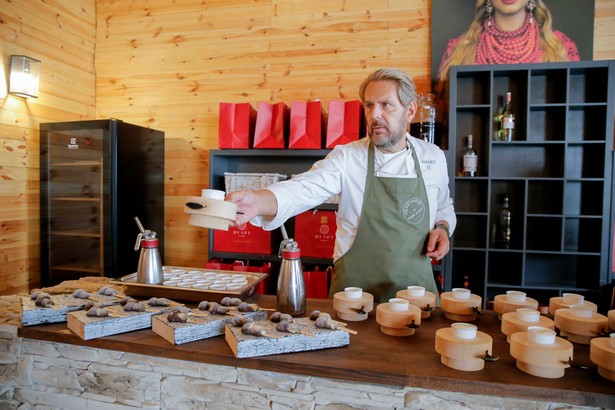 ojciech Modest Amaro porzucił prowadzenie restauracji i zaczął żyć "stylem Maryi"