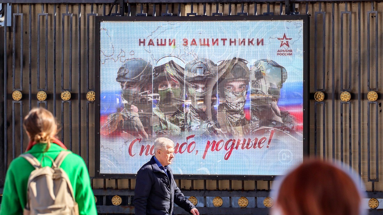 Kreml szuka "nowej ropy" w kieszeniach Rosjan, by sfinansować swoją machinę wojenną. "Chcieliście niewypłacalności? No to ją macie"