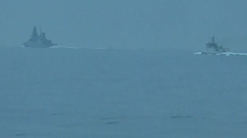 Britanski razarač (L) u Crnom moru