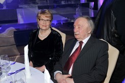 Był jednym z ulubionych aktorów Stanisława Barei. Ślub z żoną wziął w sekrecie