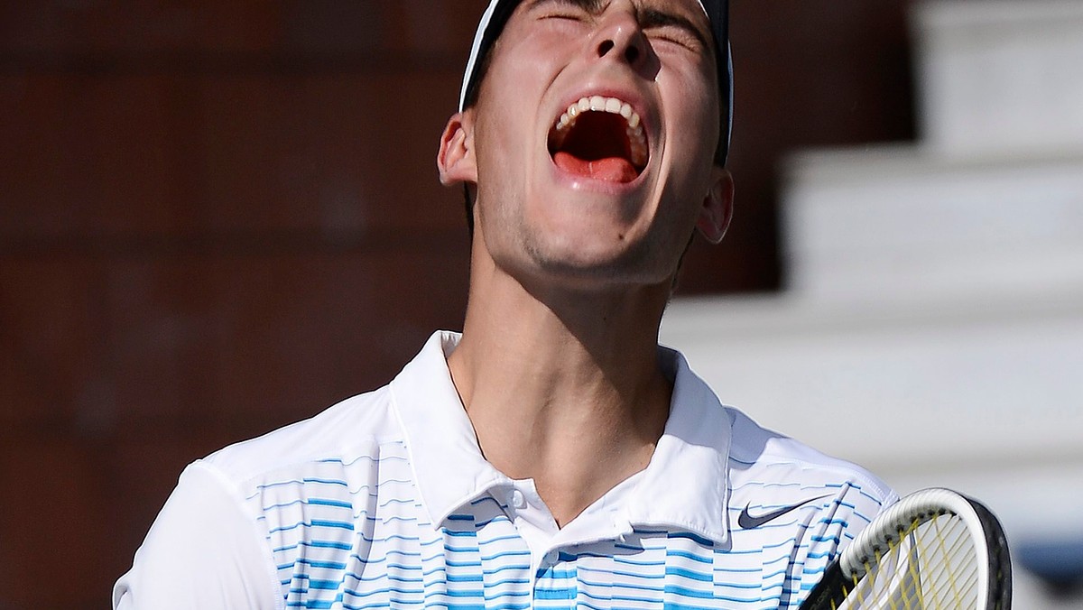 Fatalny występ w debiutanckim wielkoszlemowym US Open zaliczył Jerzy Janowicz. Polak już w pierwszym meczu uległ bardzo nisko notowanemu Dennisowi Novikovowi 2:6, 6:7(8), 6:3, 3:6.