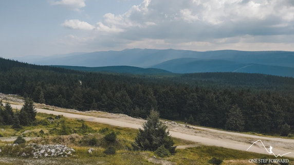 Widok z okolic kopalni na Szrenicę, Łabski Szczyt i Śnieżkę