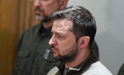 Zełenski: Rosjanie celowo zbombardowali teatr w Mariupolu