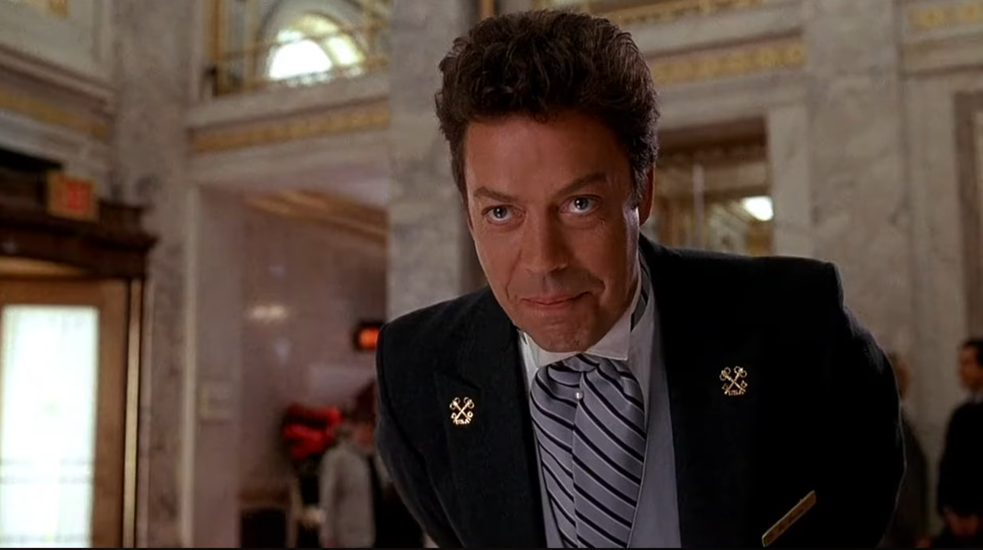 Herec Tim Curry vo filme Sám doma 2: Stratený v New Yorku.