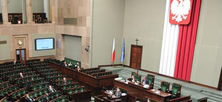 Fiskus bierze się za rządzącą partię