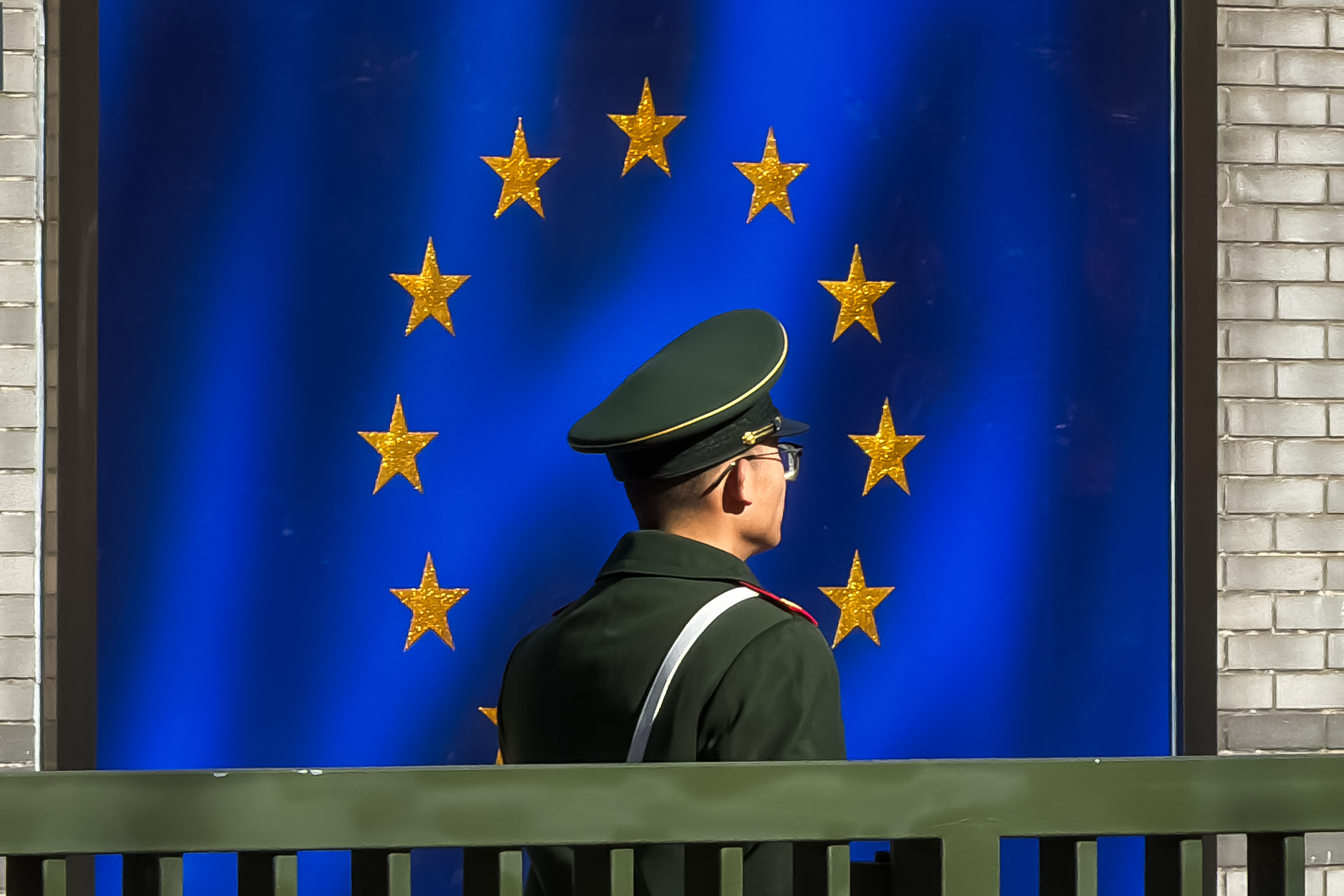 Macron menace la Chine de droits de douane dans les prochains mois