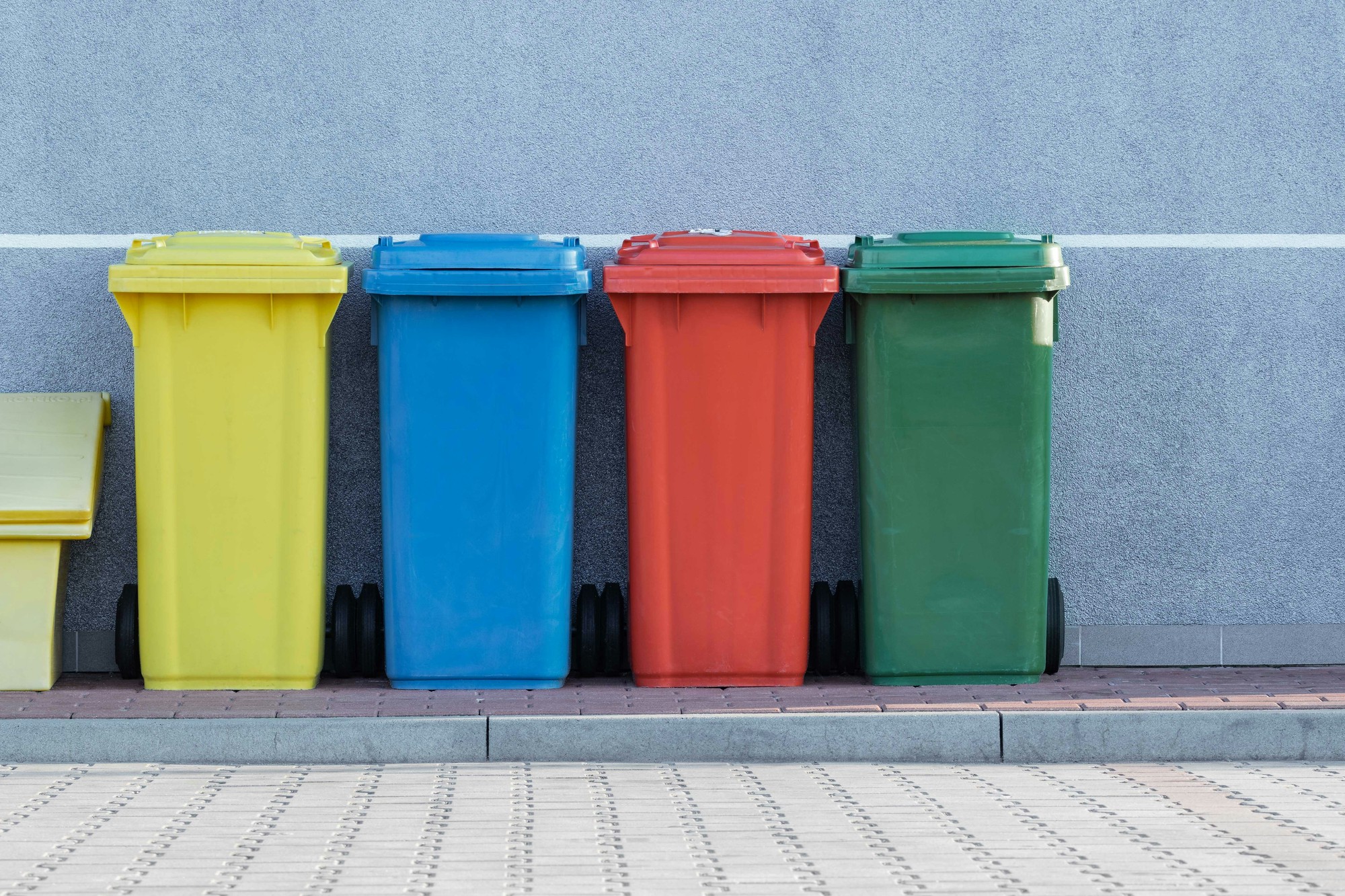 Recyklácia sa stáva prirodzenou súčasťou našich životov a čoraz viac ľudí k nej pristupuje zodpovedne.