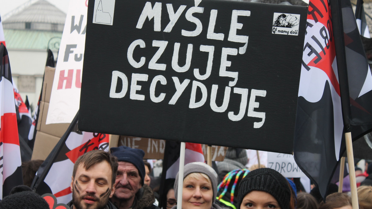 W piątek kobiety z całej Polski manifestowały swój sprzeciw w sprawie zaostrzenia prawa aborcyjnego. Z ulic debata przeniosła się do internetu. Wśród kobiet, które zabrały głos znalazła się psycholog Magda Budis. Jej apel wzbudził duże zainteresowanie.