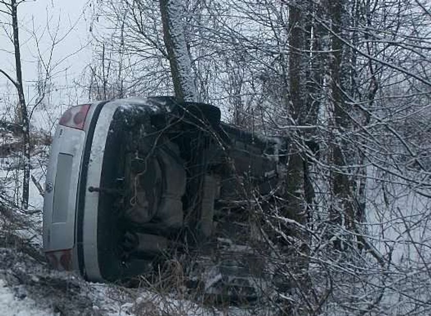 To auto stanęło na drzwiach. FOTO