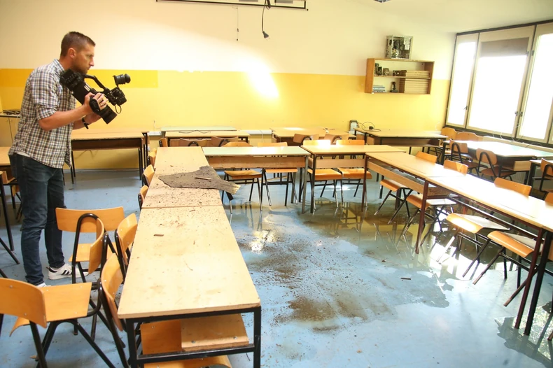 Voda u kabinetima škole u Vrbanji 