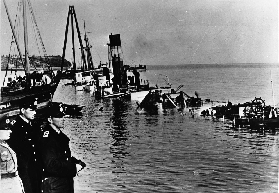 Statki zatopione w porcie w Gdyni