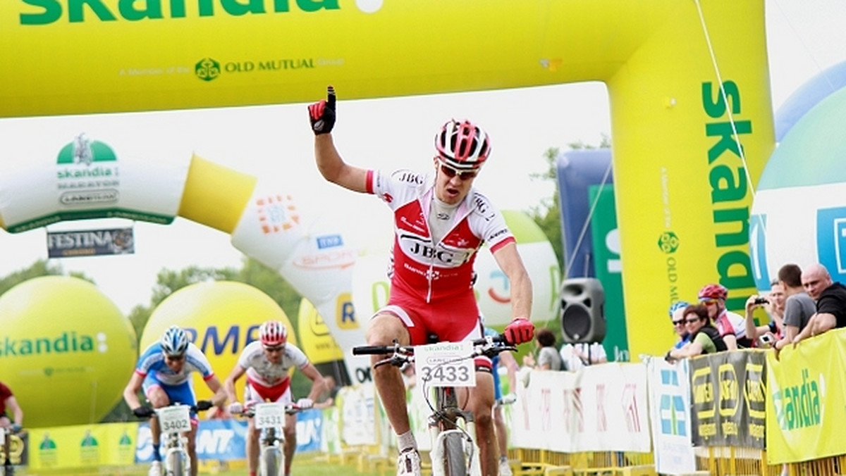 Adrian Brzózka (JBG2 MTB Professional Team) był najlepszy w rywalizacji elity mężczyzn podczas pierwszych zawodów cyklu Plus Grand Prix MTB, które odbyły się w Nałęczowie. Patronem medialnym imprezy jest Onet.pl.