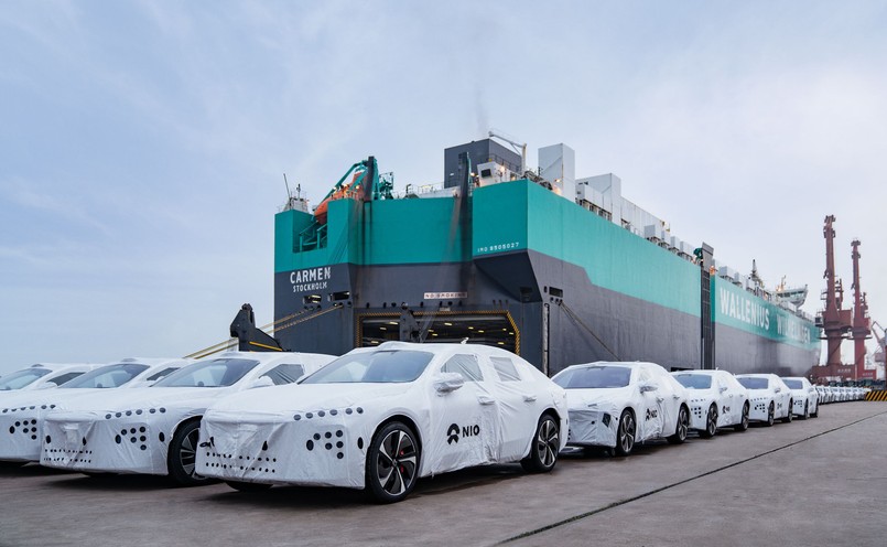 Chińskie samochody wyładowane ze statku