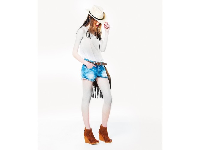 Letnie zabawy z denimem - kolekcja Bershka na lato 2011.
