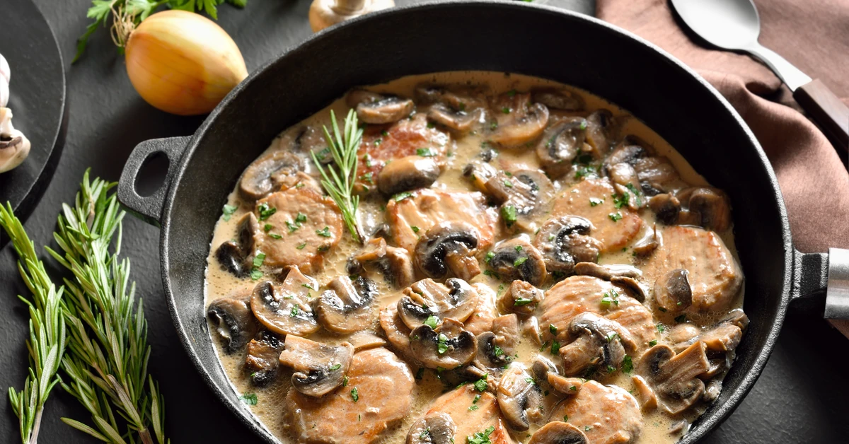 Pyszny obiad na sobotę. Podajemy przepis, Ty gotujesz. Medaliony ze schabu z pieczarkami