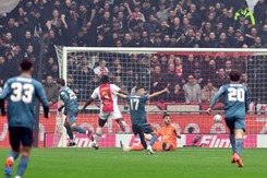 Szymański trafił do siatki Ajaksu w hicie ligi holenderskiej [WIDEO]