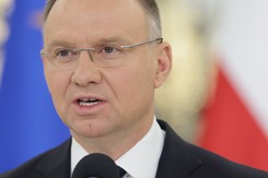 Nietrzeźwy 39-latek rzucił petardą w kolumnę prezydenta. 'Chciał wystraszyć ptaki'