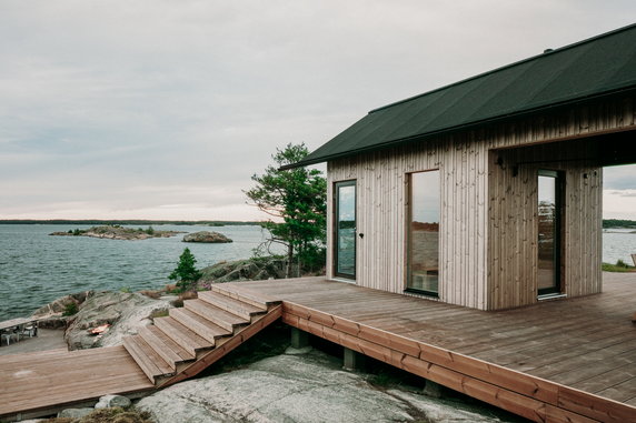 Jest jak w raju? Dwa drewniane domki na maleńkiej wyspie na Bałtyku
