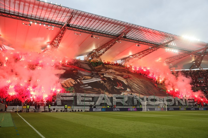 Oprawa kibiców Legii Warszawa przed meczem z Chelsea Londyn