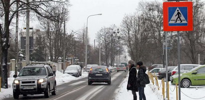 Fotokomórka przepuszcza pieszego