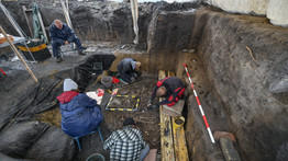 Összesen 40 koponya, a csontvázak fele gyerekeké – Feltárták a tiszafüredi tömegsírt – fotók
