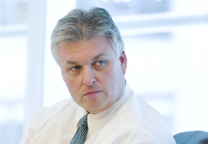 Bank of America spotkał się z falą krytyki, gdy w 2008 roku kupił Merrill Lynch, zdziesiątkowaną przez kryzys spółkę, która utrzymała się przy życiu dzięki miliardom dolarów wsparcia w ramach rządowego programu TARP. Twierdzi się, iż przez to posunięcie posadę stracił Ken Lewis, były prezes Bank of America. Thomas Montag dowiódł jednak, że zakup ten się opłacił. Działalność Bank of America Merrill Lynch na rynkach globalnych odpowiada za niemalże cały zysk wypracowany przez bank przez dziewięć pierwszych miesięcy 2009 roku. Od tamtego czasu Bank of America Merrill Lynch stale umacnia pozycję jako czwarty największy bank inwestycyjny USA.