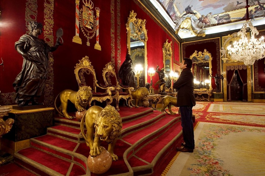 Zlato, staute, kristalni lusteri... FOTO: Profimedia.rs