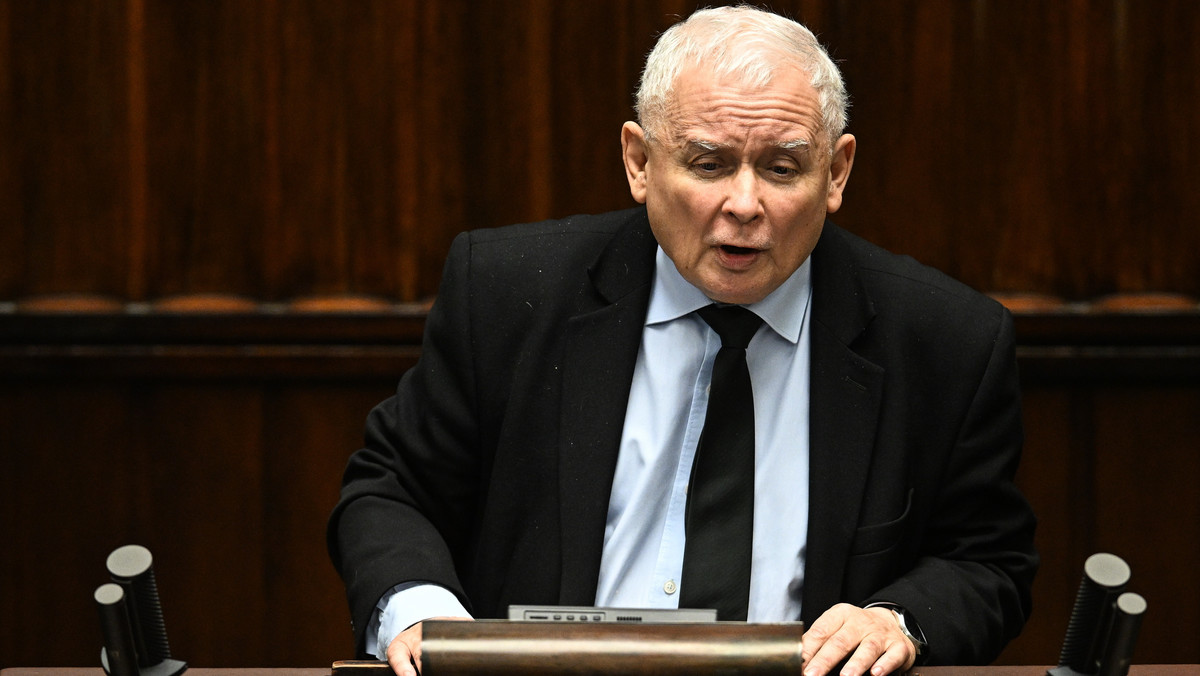 Sejm zajmuje się uchwałą w sprawie TK. Nagle na mównicy pojawił się prezes Kaczyński