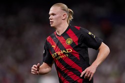 Manchester United postąpił z Haalandem prawie jak Legia Warszawa z Lewandowskim