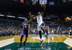 Liga NBA: Mimo wygranej Milwaukee Bucks najsłabszym zespołem