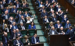 Sejm zdecydował o przesunięciu z budżetu 2 mld zł na NFZ